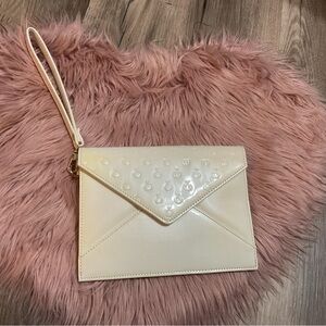 Pandora White Wristle/ Clutch OS